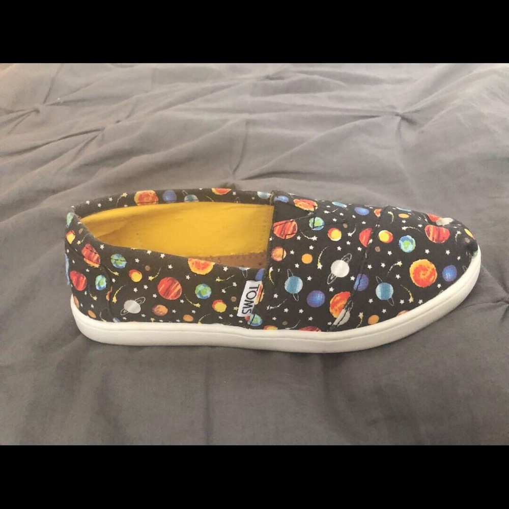 Toms Kids Planet Design Size 2 Brand new in box